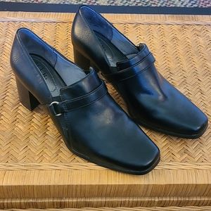 Life Stride:: black Sarisa shoes, size 9.5